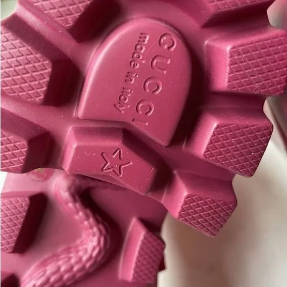 New Gucci Trip pink rubber rain boots w gold horsebit detail & chunk heel-Sz 41 - Picture 5 of 9